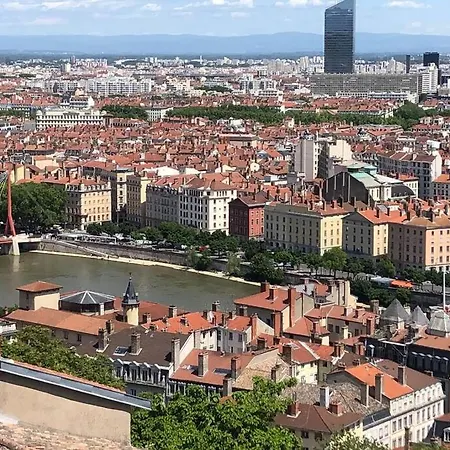 Daire Cote Cour Part Dieu Lyon